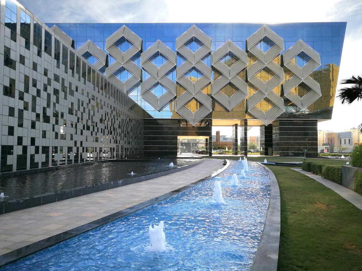 Crowne Plaza Riyadh - Rdc Hotel & Convention By Ihg Exteriér fotografie The Sheikh Zayed House