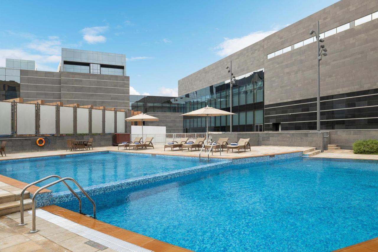 Crowne Plaza Riyadh - Rdc Hotel & Convention By Ihg Exteriér fotografie The swimming pool at the hotel