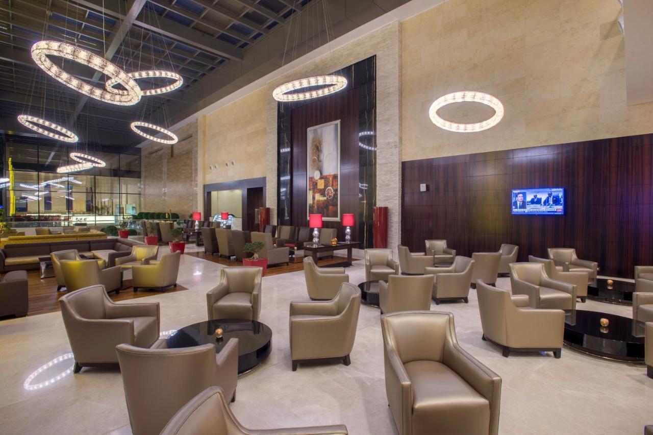 Crowne Plaza Riyadh - Rdc Hotel & Convention By Ihg Exteriér fotografie Business Class lounge at the airport