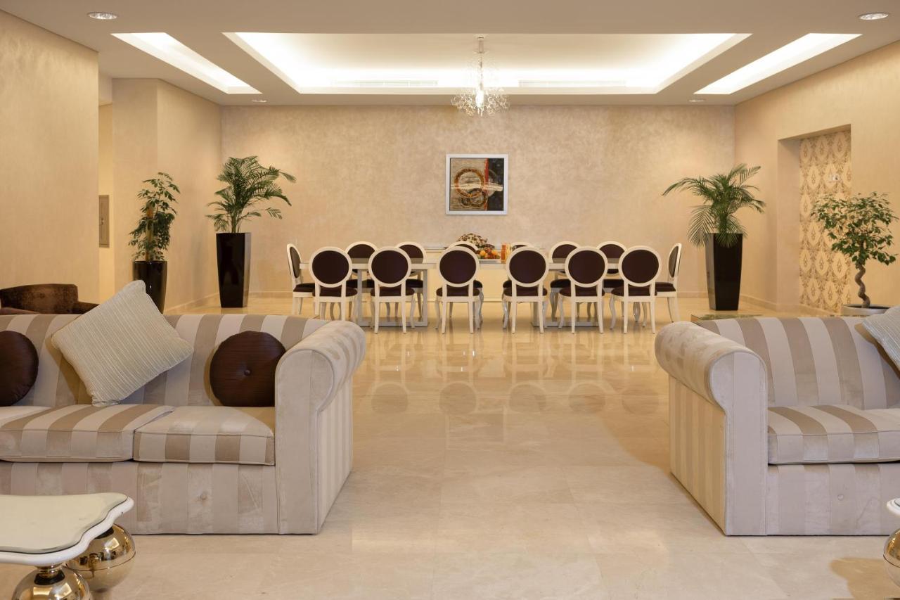 Crowne Plaza Riyadh - Rdc Hotel & Convention By Ihg Exteriér fotografie The interior of the hotel